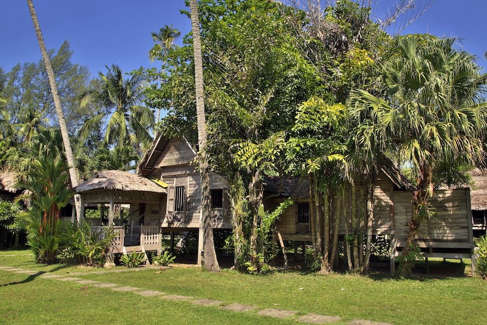 Bon Ton Antique Wooden Villas Pantai Cenang  Exterior foto