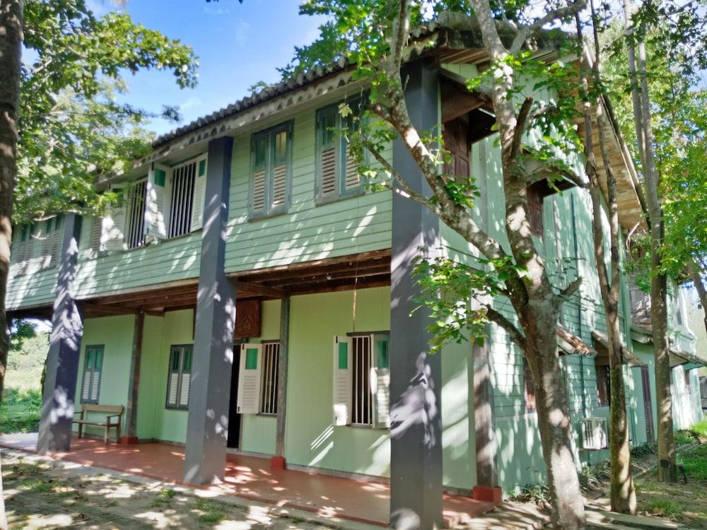 Bon Ton Antique Wooden Villas Pantai Cenang  Exterior foto