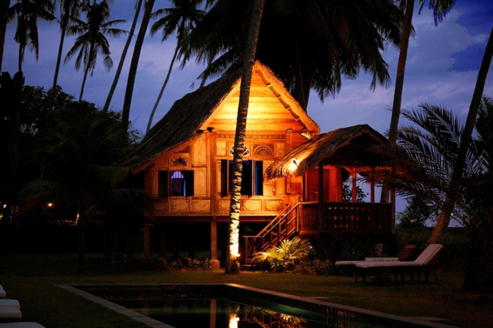 Bon Ton Antique Wooden Villas Pantai Cenang  Exterior foto