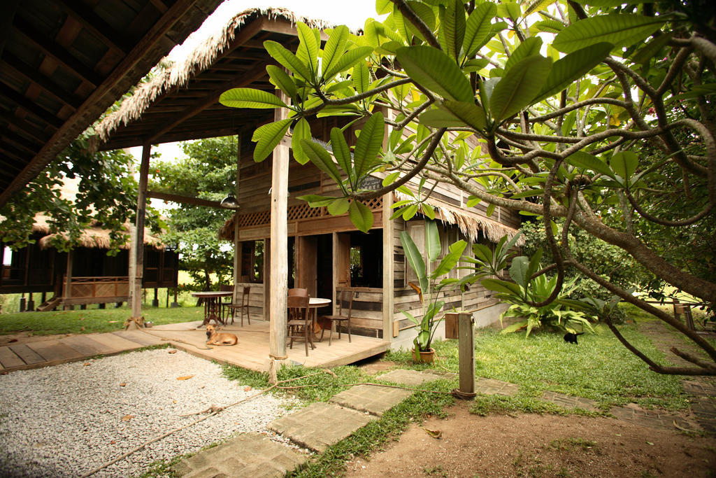 Bon Ton Antique Wooden Villas Pantai Cenang  Exterior foto